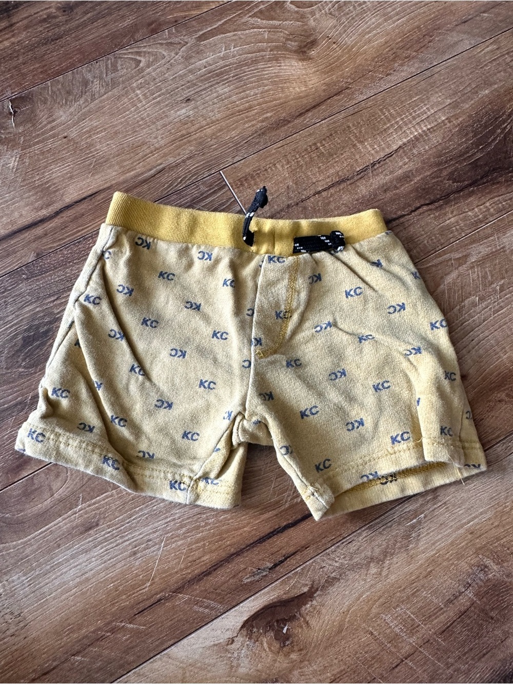 Kenneth Cole size 6 shorts